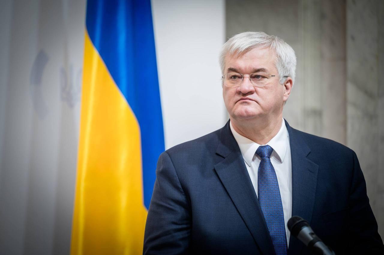 Кадр із відео інциденту в автобусі Бєльсько-Бялої, де чоловік ображає українських дівчат