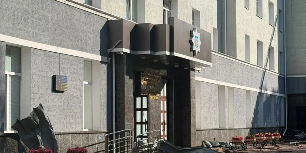 Будівля обласного управління Нацполіції у Житомирській області після удару Бандеролями