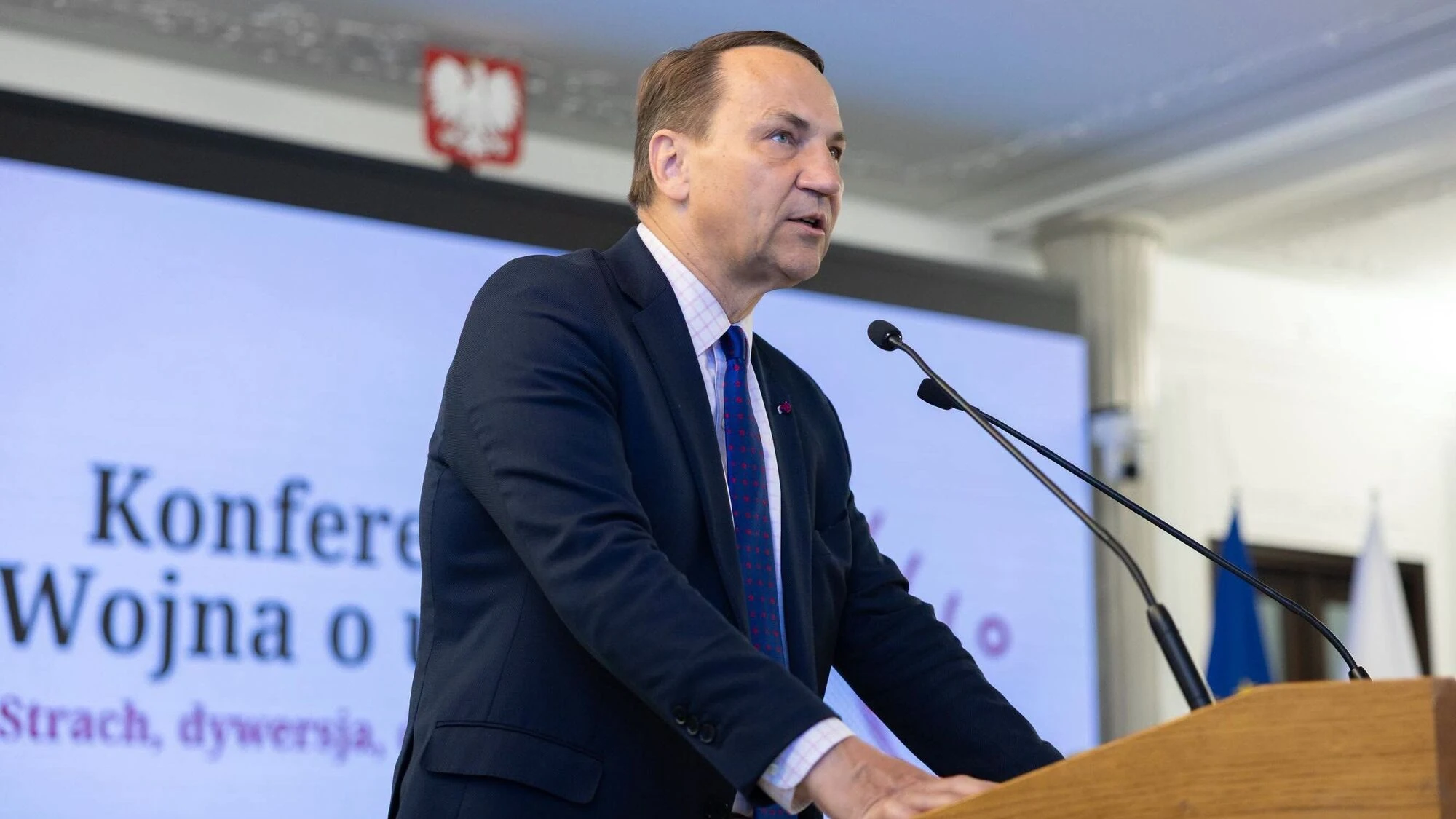 Радослав Сікорський під час публічного виступу