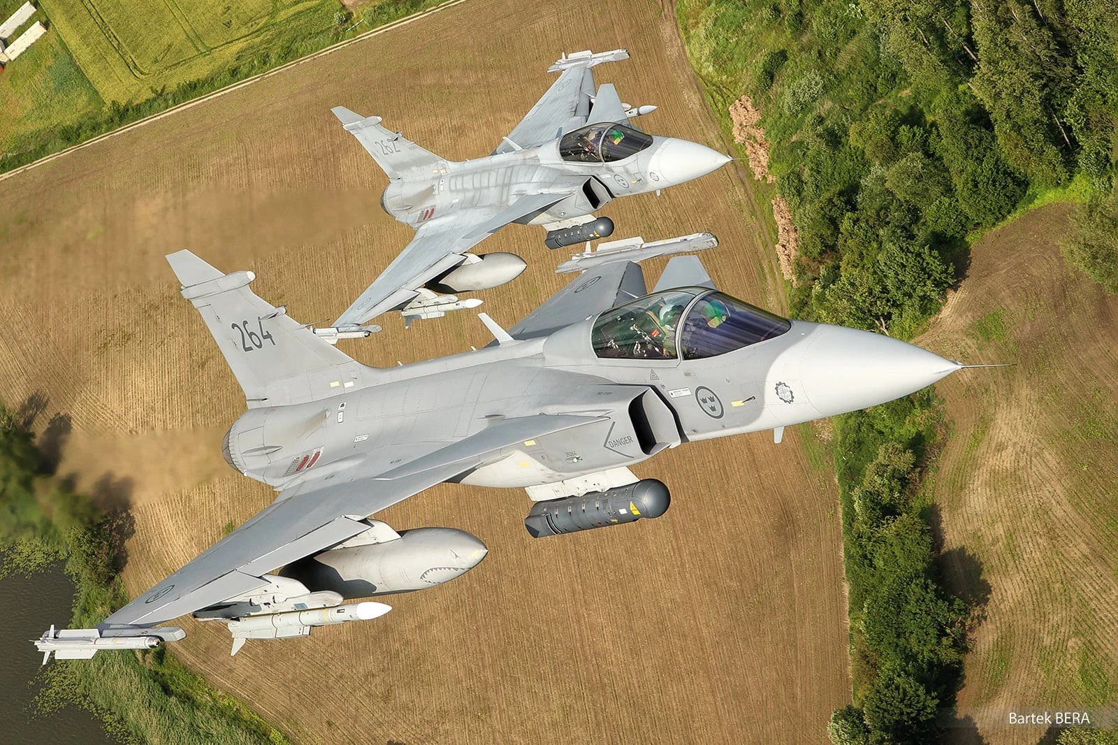 Шведські винищувачі JAS 39 Gripen на польському аеродромі